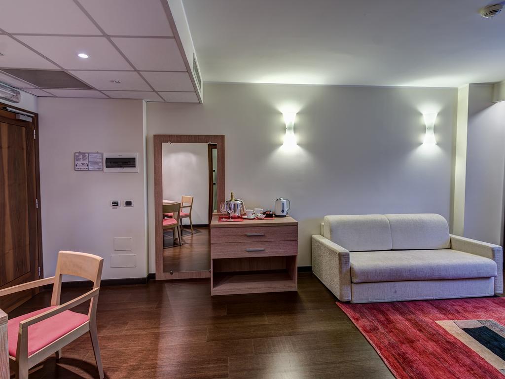 Hotel Capital Ровіго Екстер'єр фото