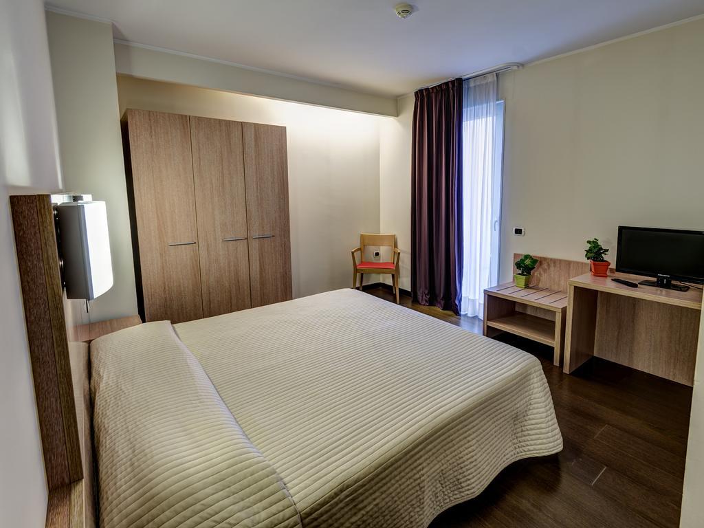 Hotel Capital Ровіго Екстер'єр фото