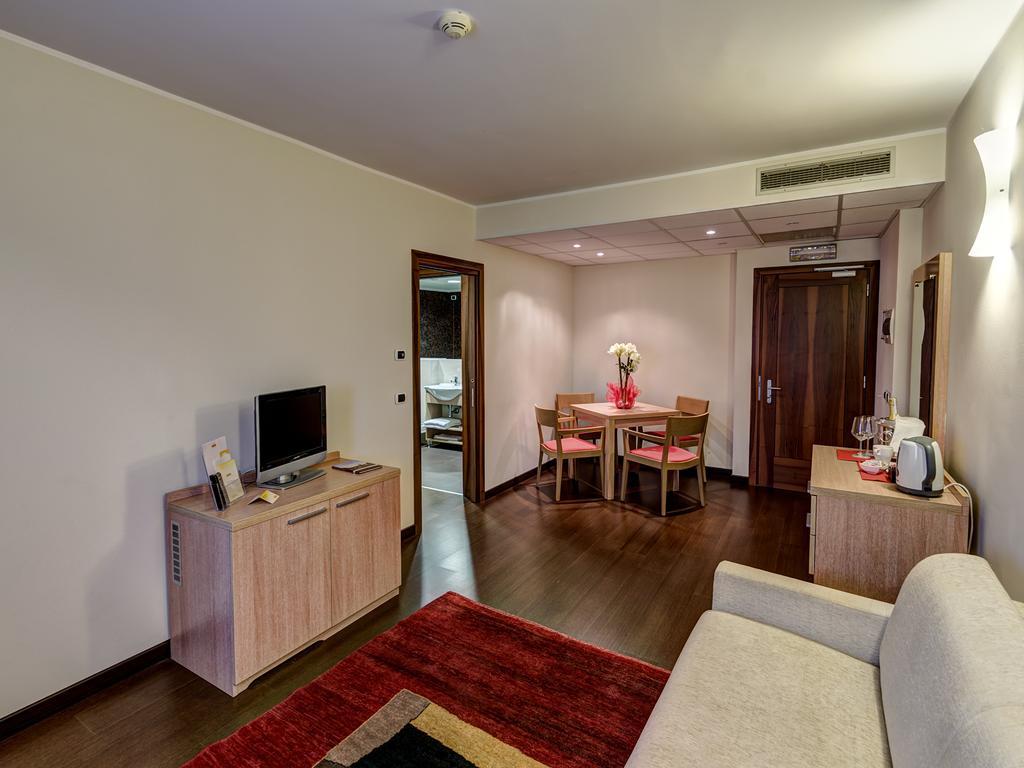 Hotel Capital Ровіго Екстер'єр фото