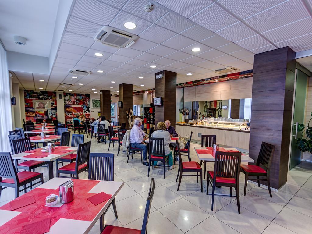 Hotel Capital Ровіго Екстер'єр фото