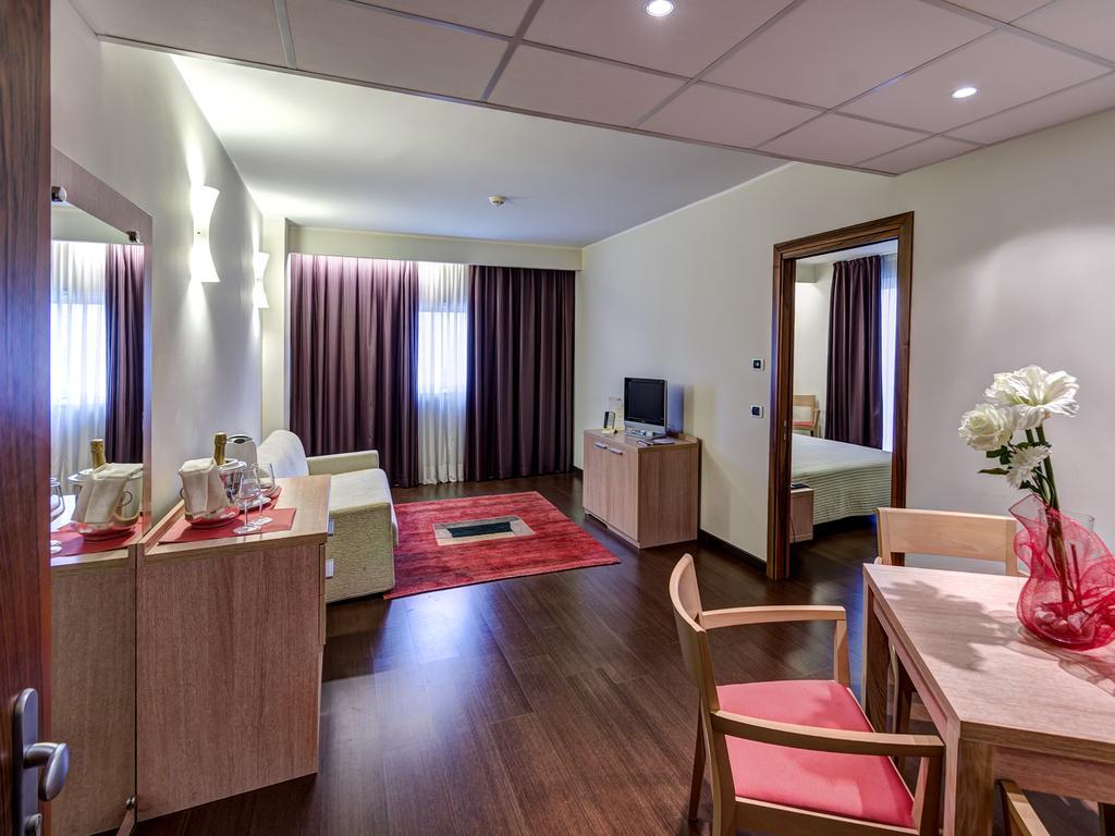 Hotel Capital Ровіго Екстер'єр фото