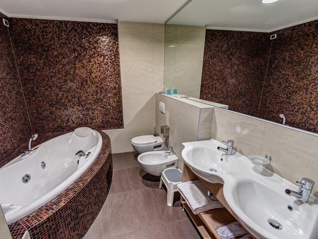 Hotel Capital Ровіго Екстер'єр фото
