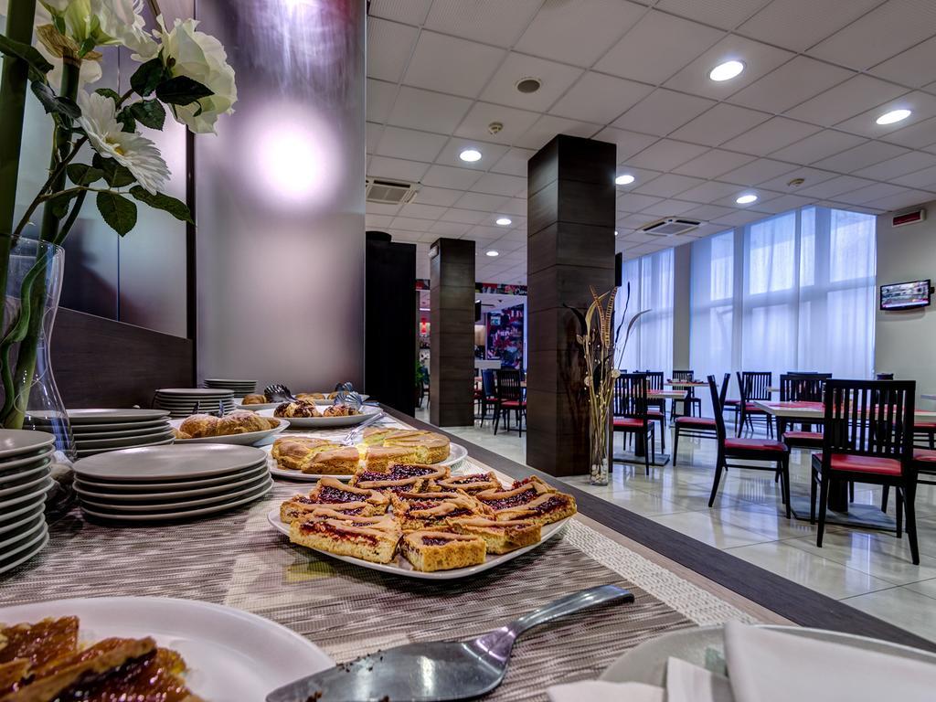 Hotel Capital Ровіго Екстер'єр фото