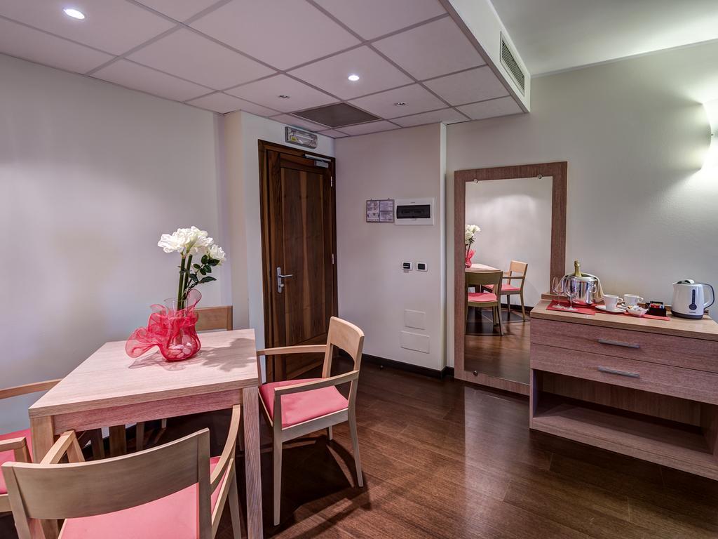 Hotel Capital Ровіго Екстер'єр фото
