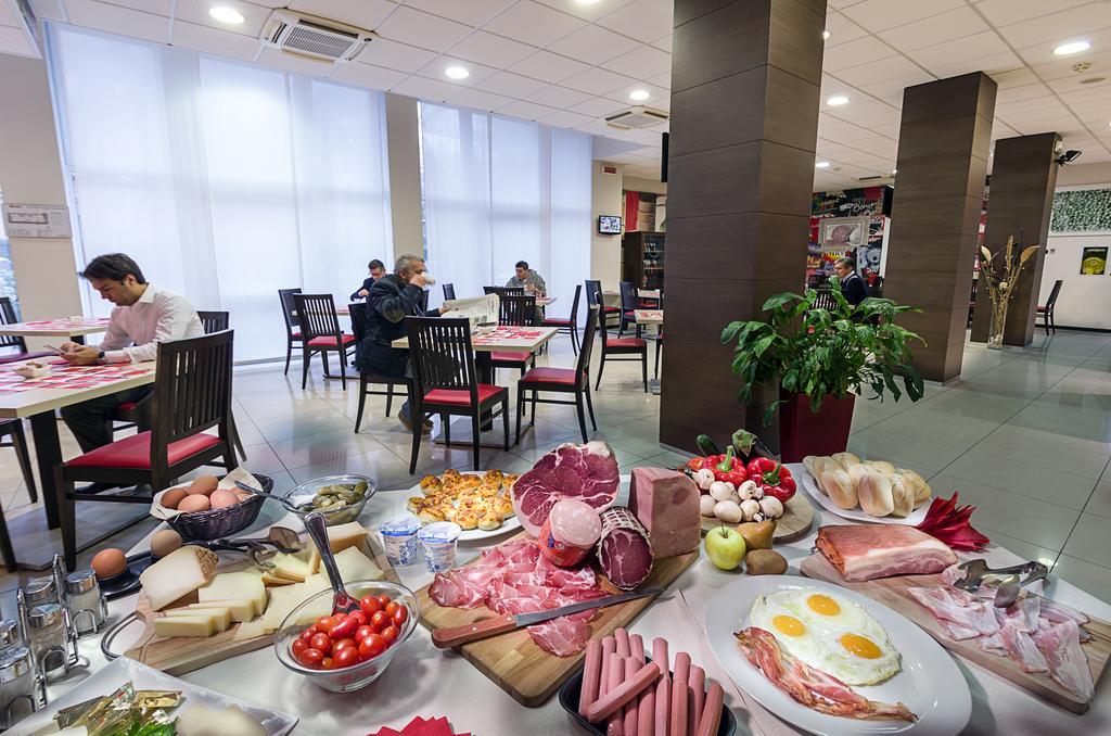 Hotel Capital Ровіго Екстер'єр фото