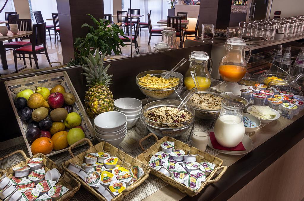 Hotel Capital Ровіго Екстер'єр фото