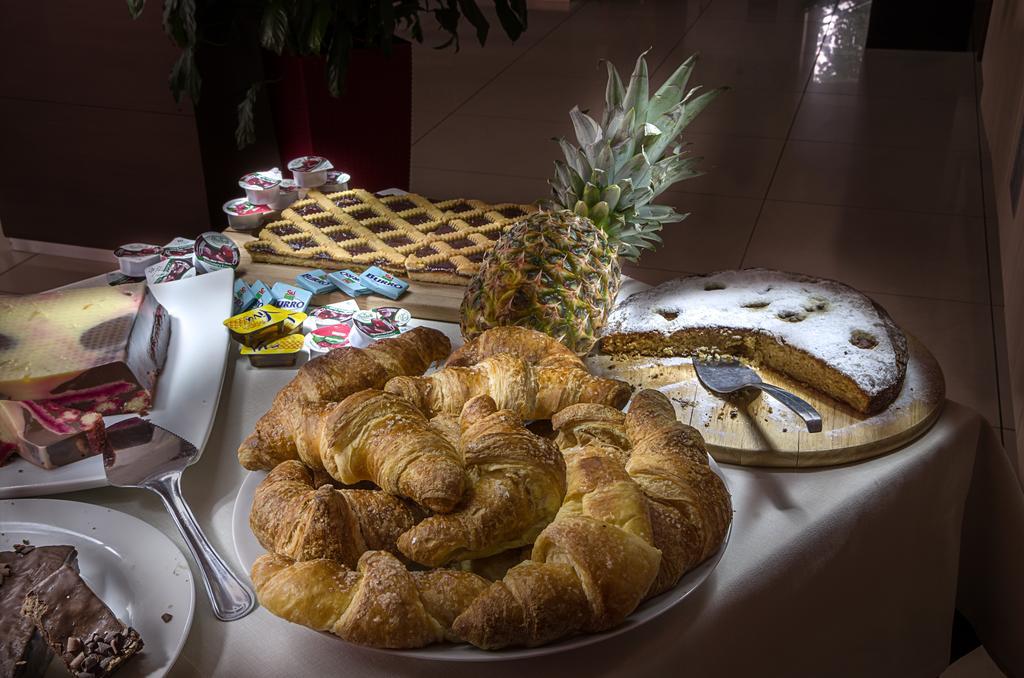 Hotel Capital Ровіго Екстер'єр фото