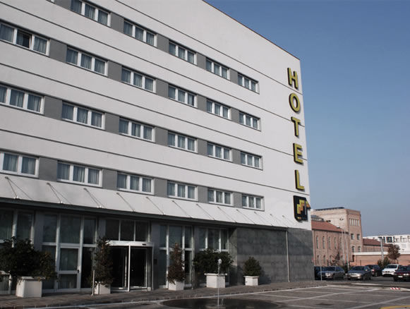 Hotel Capital Ровіго Екстер'єр фото