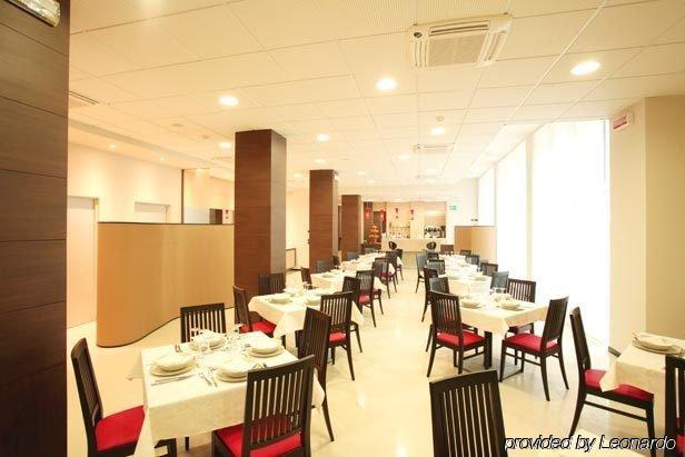 Hotel Capital Ровіго Екстер'єр фото